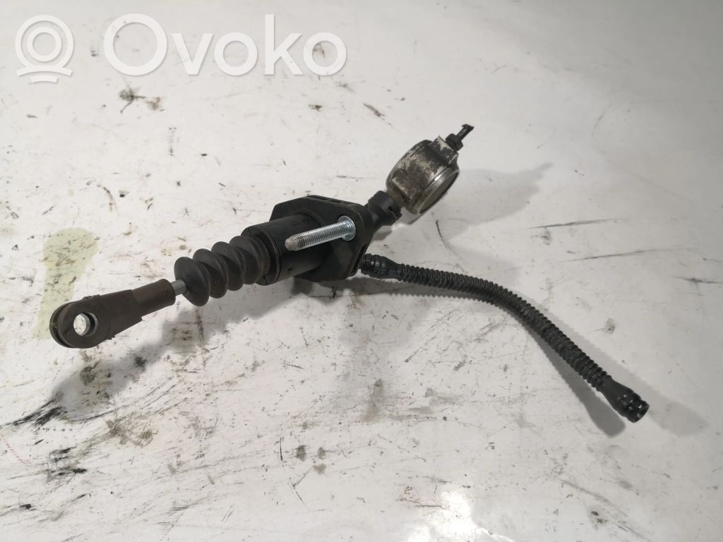 Opel Astra H Kytkimen pääsylinteri 