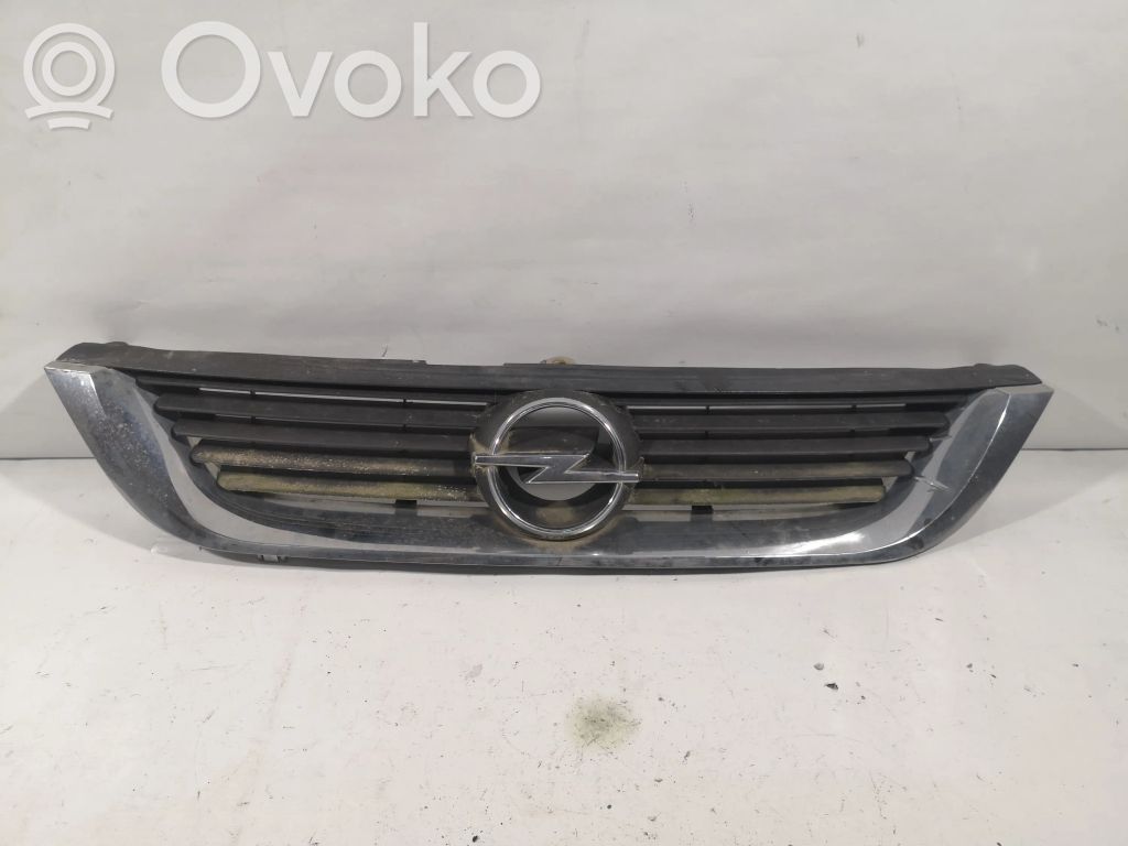 Opel Vectra B Front bumper upper radiator grill 