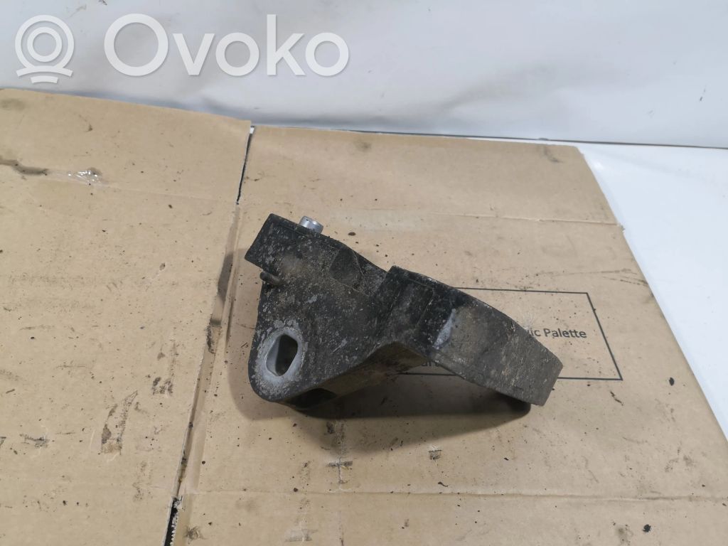 Volkswagen Transporter - Caravelle T5 Engine mounting bracket 