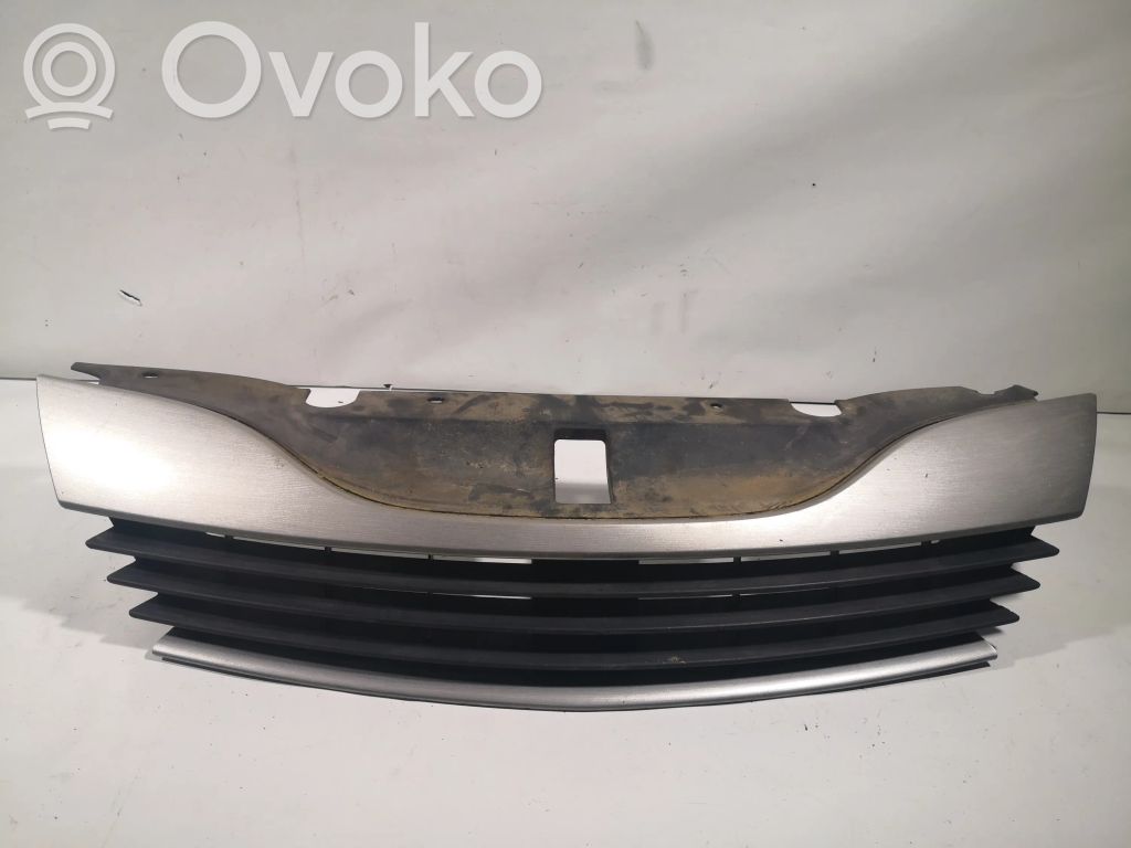 Renault Laguna II Etupuskurin ylempi jäähdytinsäleikkö 