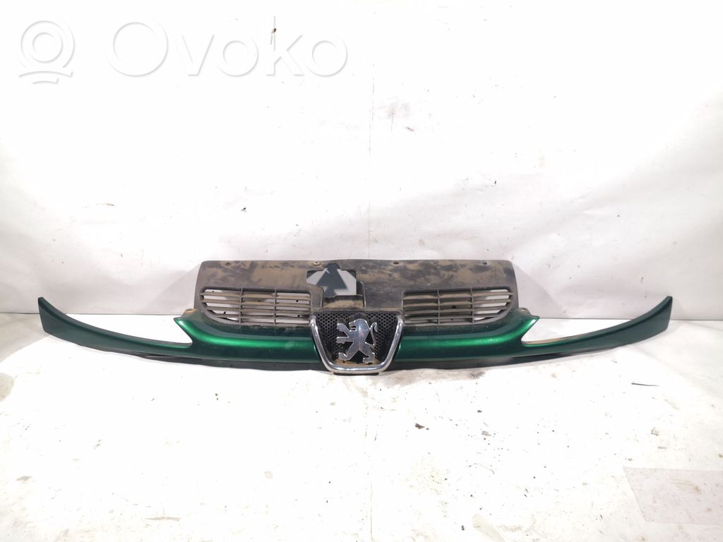 Peugeot 206 Grille calandre supérieure de pare-chocs avant 