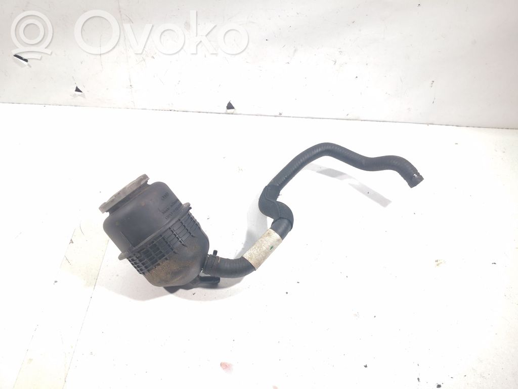 Audi A4 S4 B8 8K Ohjaustehostimen nestesäiliö 