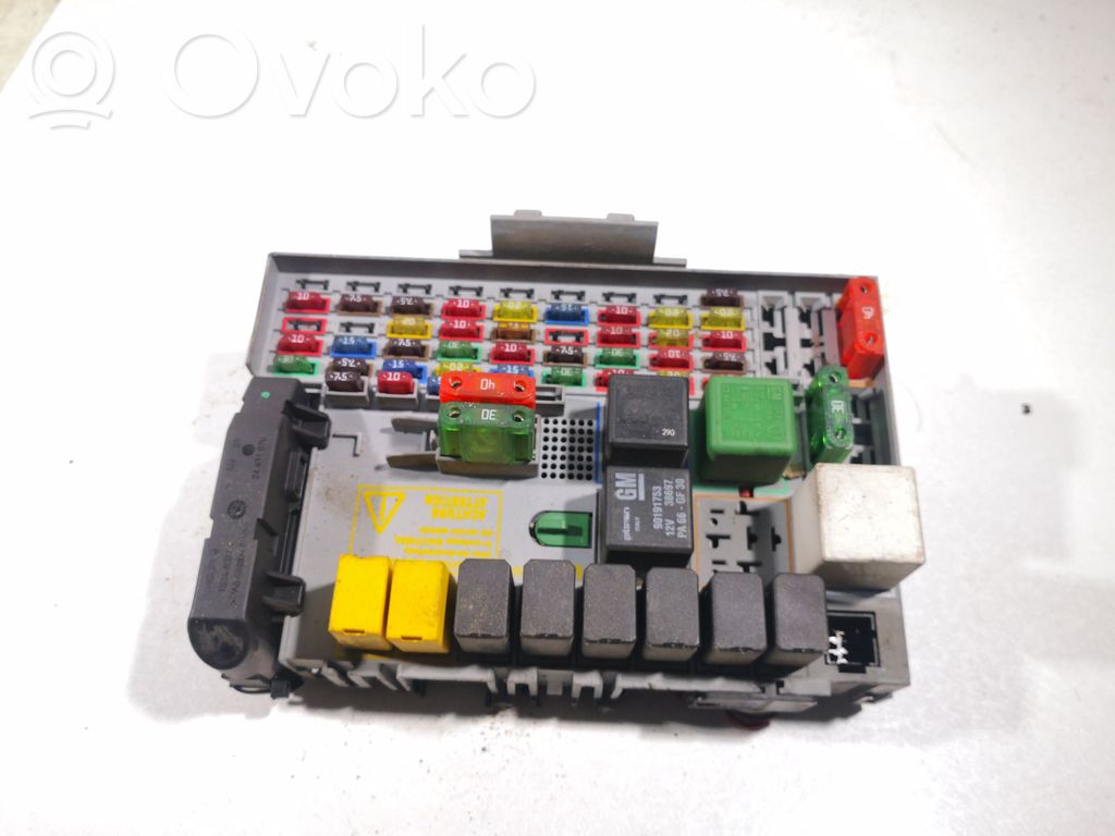 Opel Zafira A Fuse module 