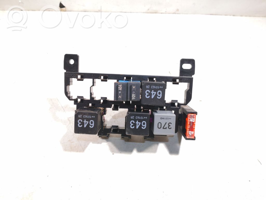 Audi A6 S6 C6 4F Bloque de montaje de relé 