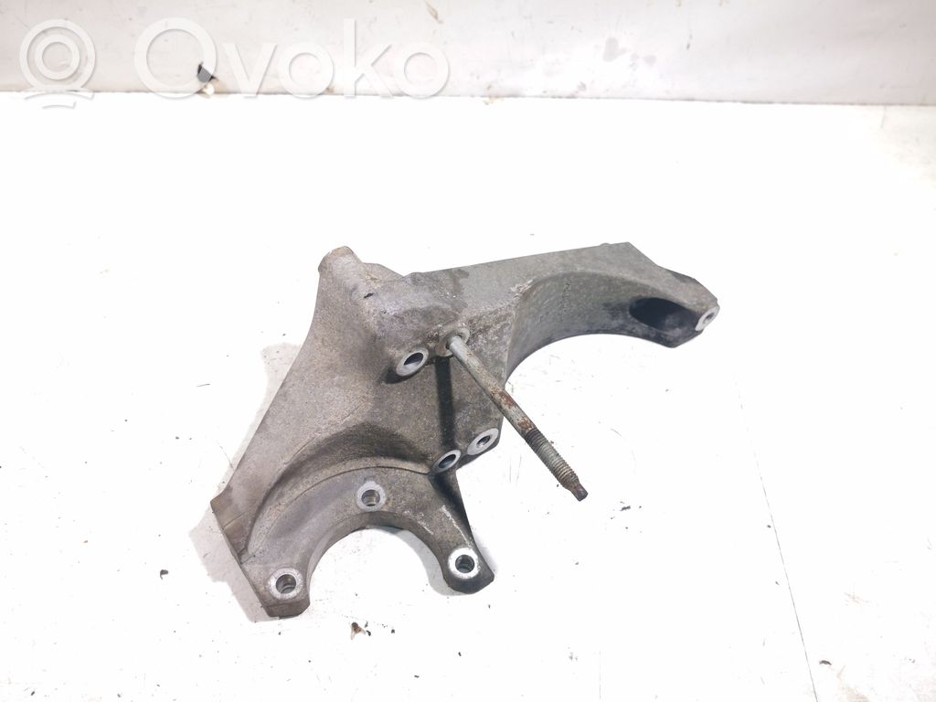 Opel Insignia A Generator/alternator bracket 