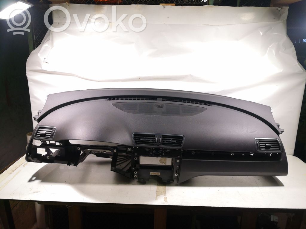 Volkswagen PASSAT B7 Deska rozdzielcza 