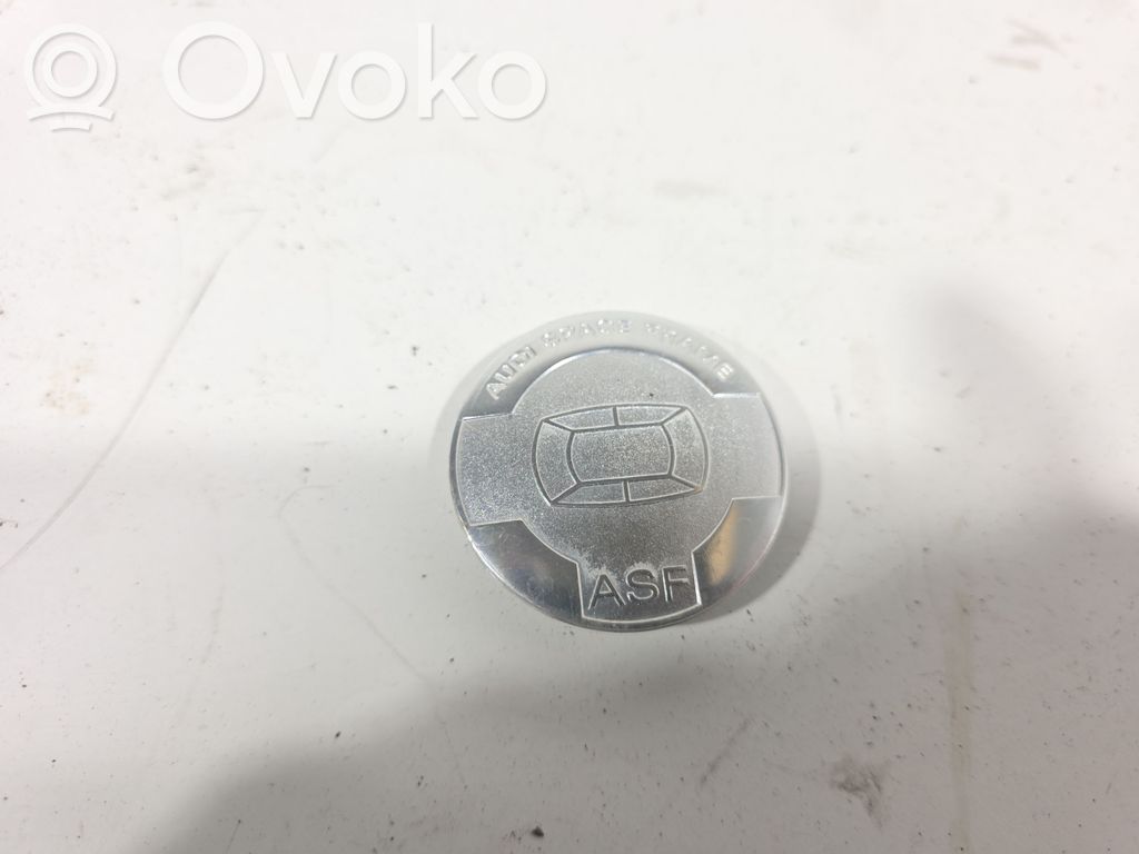 Audi A8 S8 D3 4E Gamintojo ženkliukas 