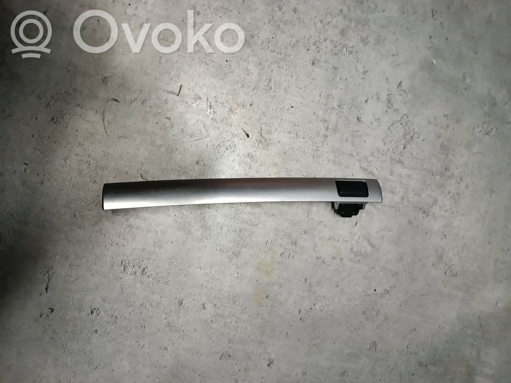 Panel trim   6956693