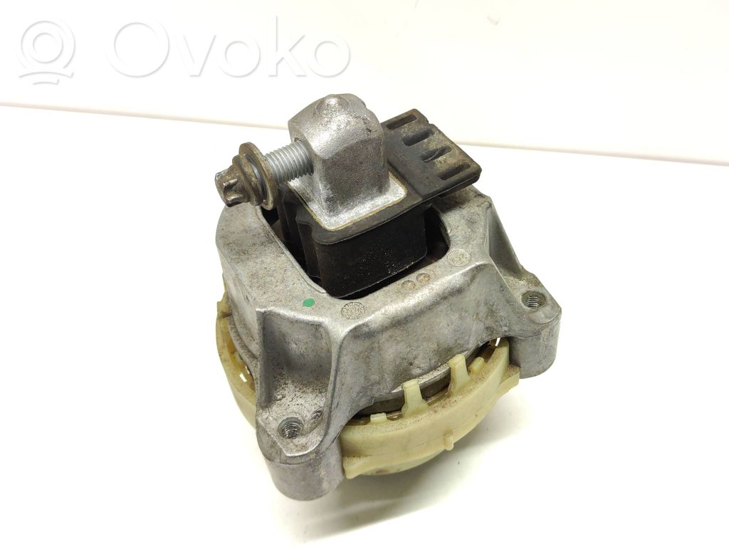 BMW 5 G30 G31 G38 Engine mount bracket 