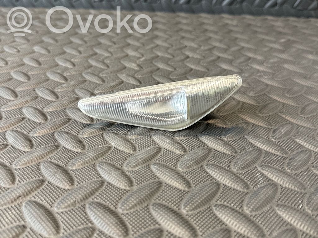 BMW X5 E70 Front fender indicator light 