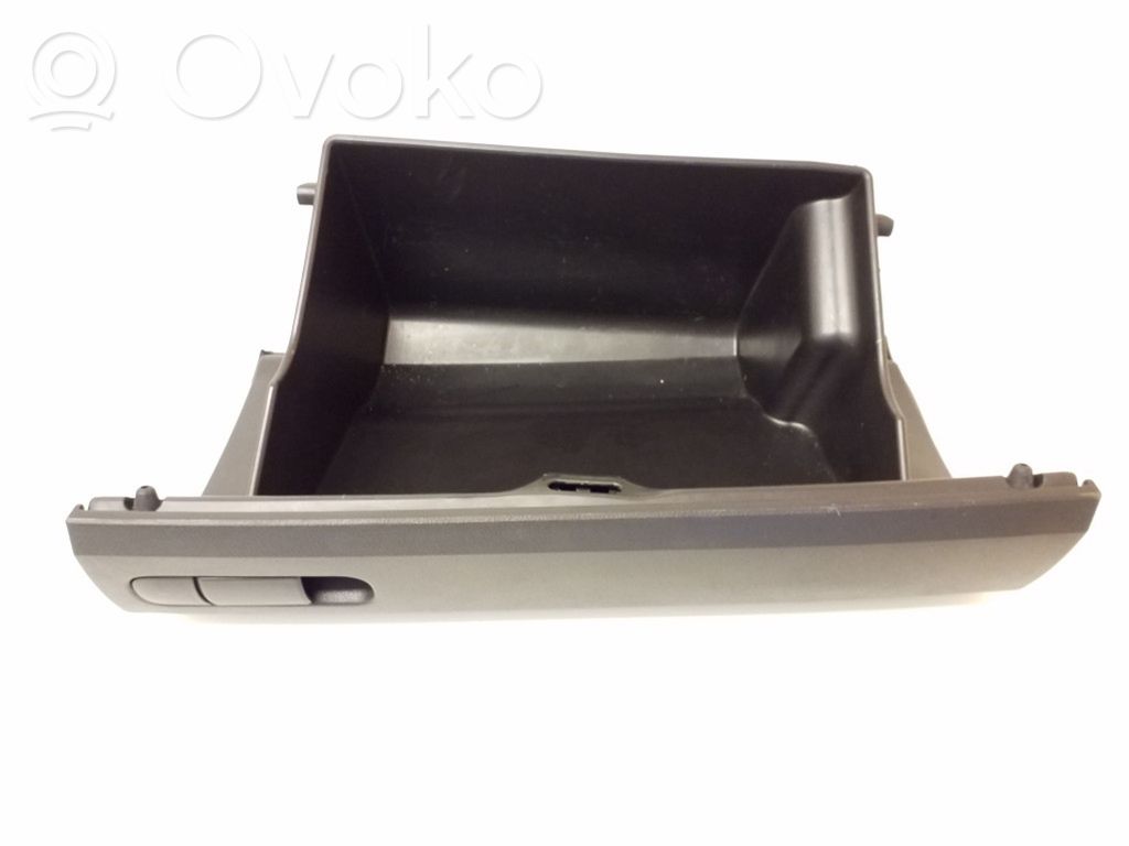 Hyundai ix35 Daiktadėžės (bordačioko) remas 