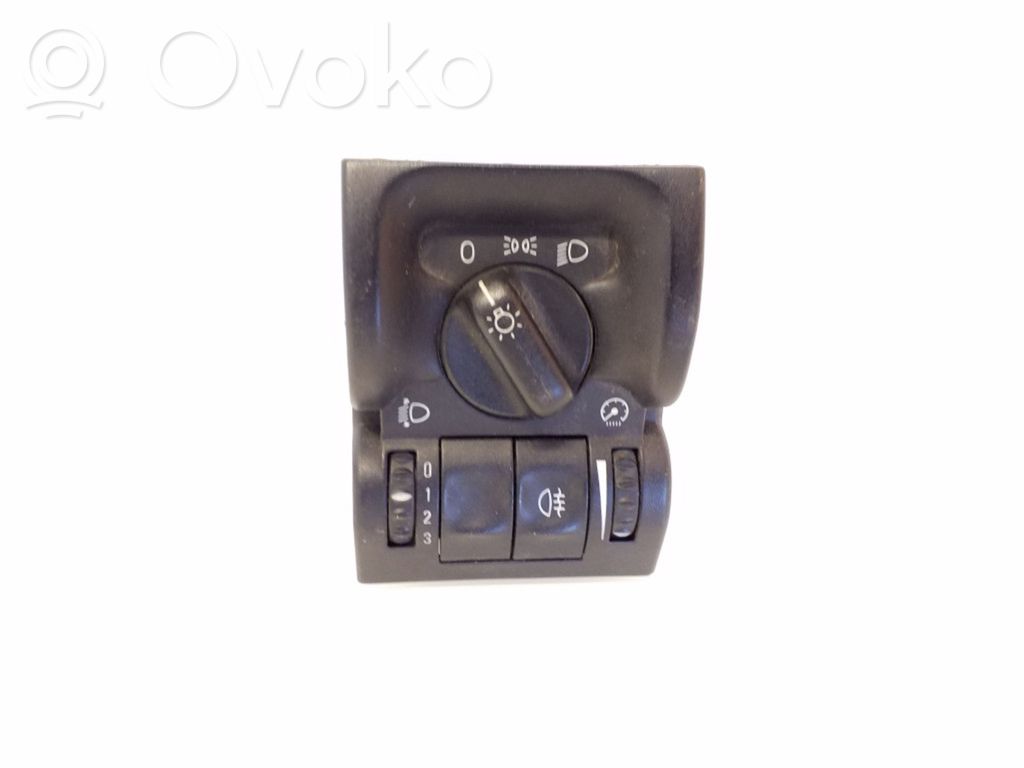 Light switch   90569813,53142808