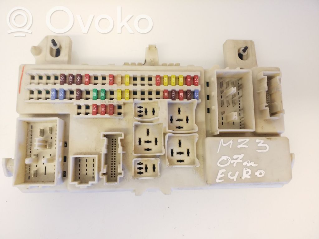 Mazda 3 I Fuse module 