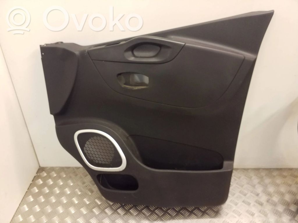 Opel Vivaro Boczki / Poszycie drzwi przednich 