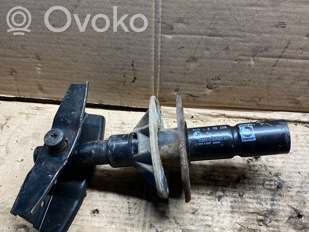 Priekšpusē bampera turētājs   8119258,02310020,0230620