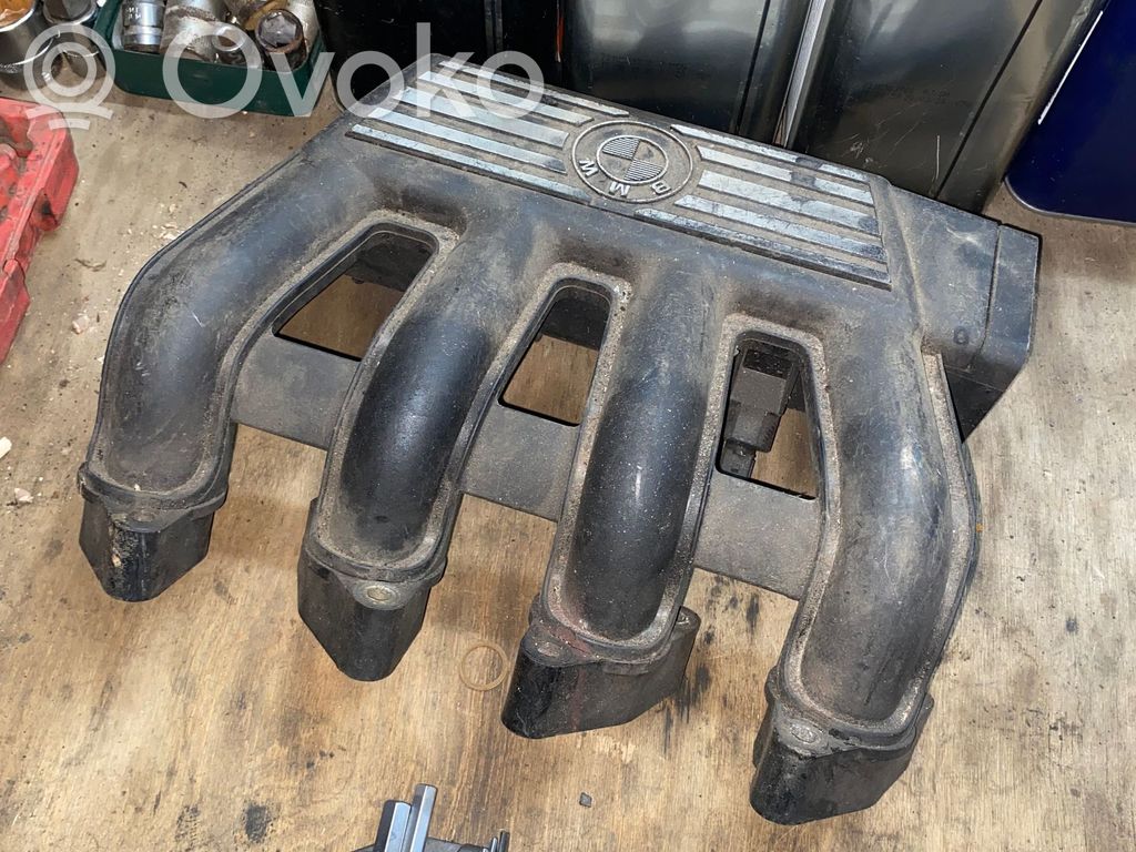 Intake manifold   2245437