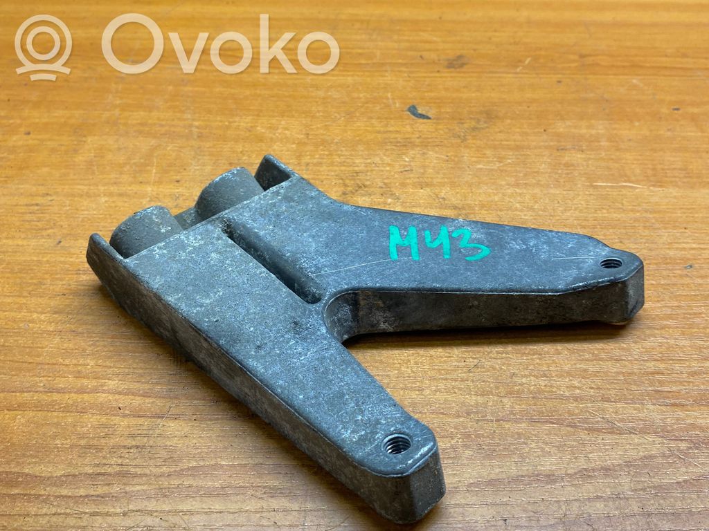 BMW 3 E36 Engine mounting bracket 