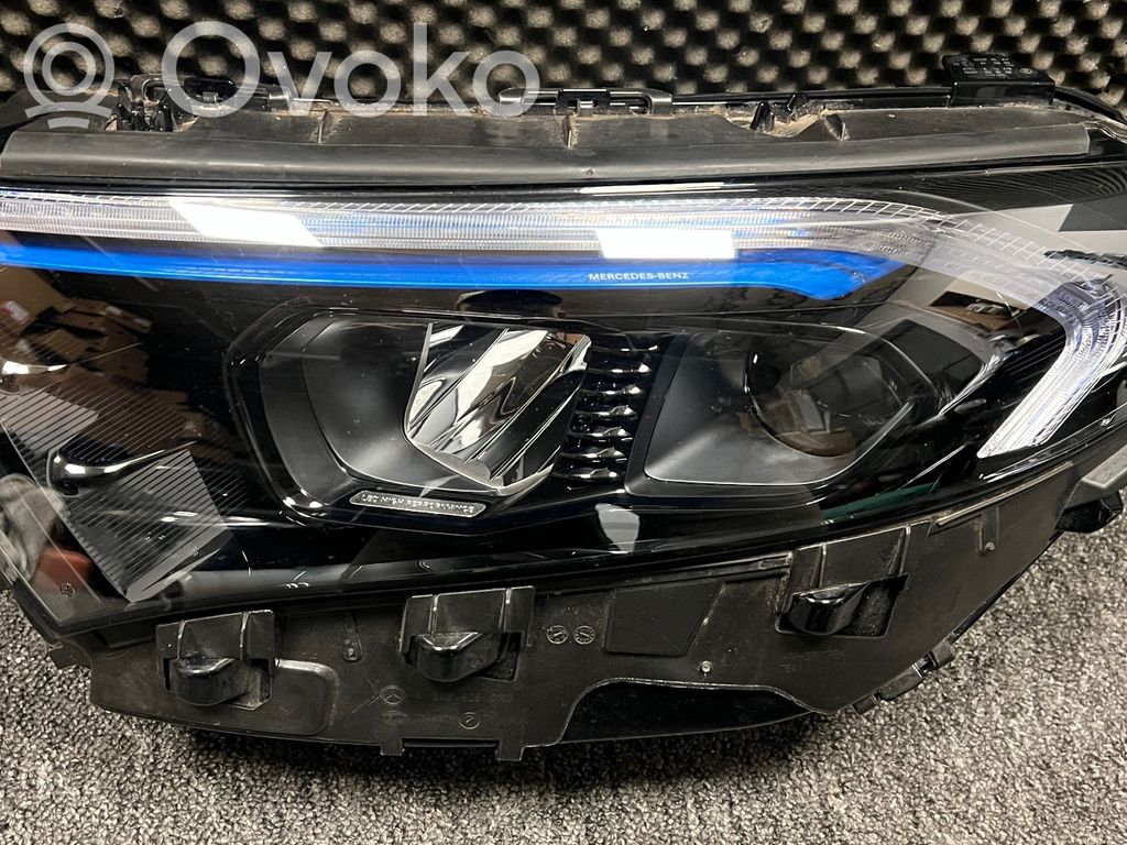 Mercedes-Benz EQA Lampa przednia 