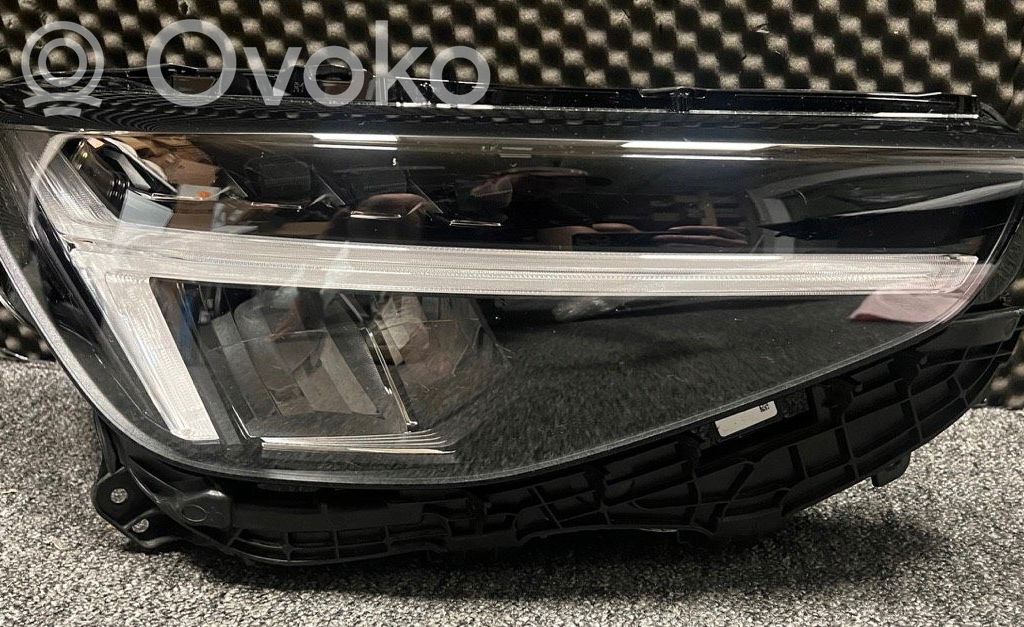 Volvo XC40 Headlight/headlamp 