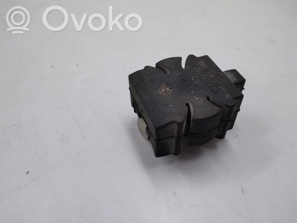 BMW X5 E70 Radiator mount bracket 