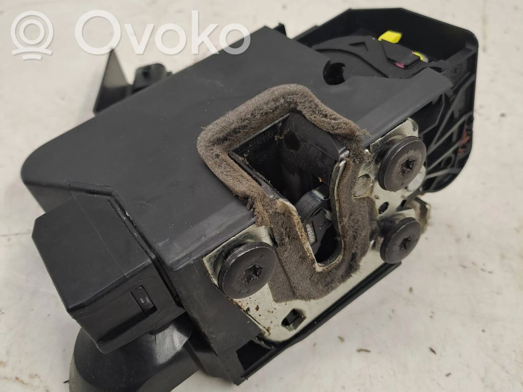 Dacia Sandero III Priekšpusē slēdzene 