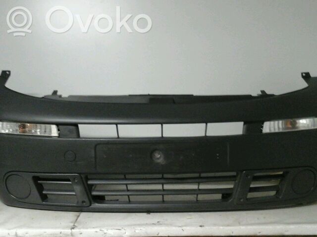 Opel Vivaro Parachoques delantero 