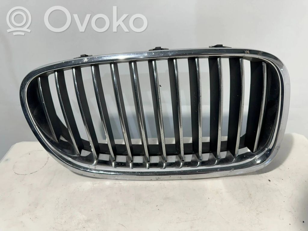 BMW 5 F10 F11 Augšējais režģis 