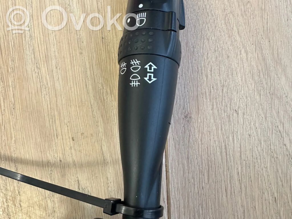 Toyota Corolla Verso E121 Posūkių/ šviesų rankenėlė 