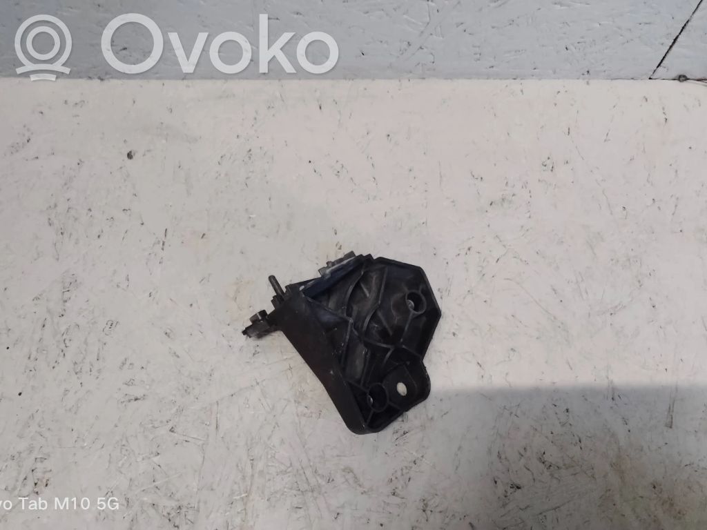 Tesla Model S Etupuskurin kannake 