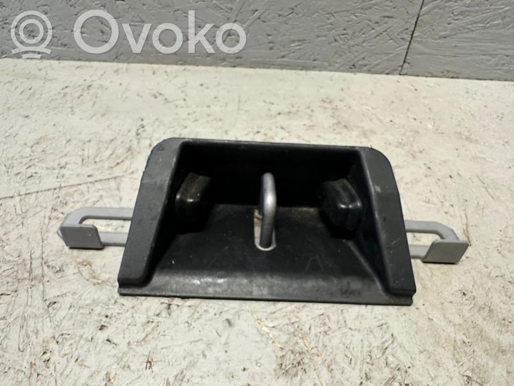 Trunk lock loop   39831946