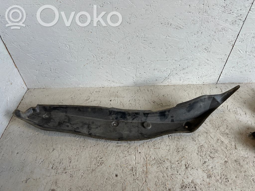 Mercedes-Benz C W205 Panel wykończeniowy błotnika 