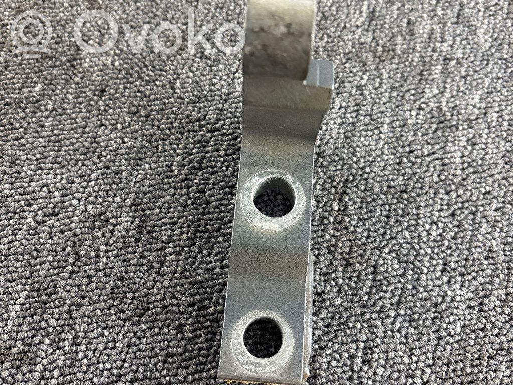 Volvo XC90 Front door lower hinge 