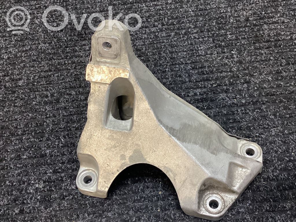 Engine mounting bracket   6784736,23191310