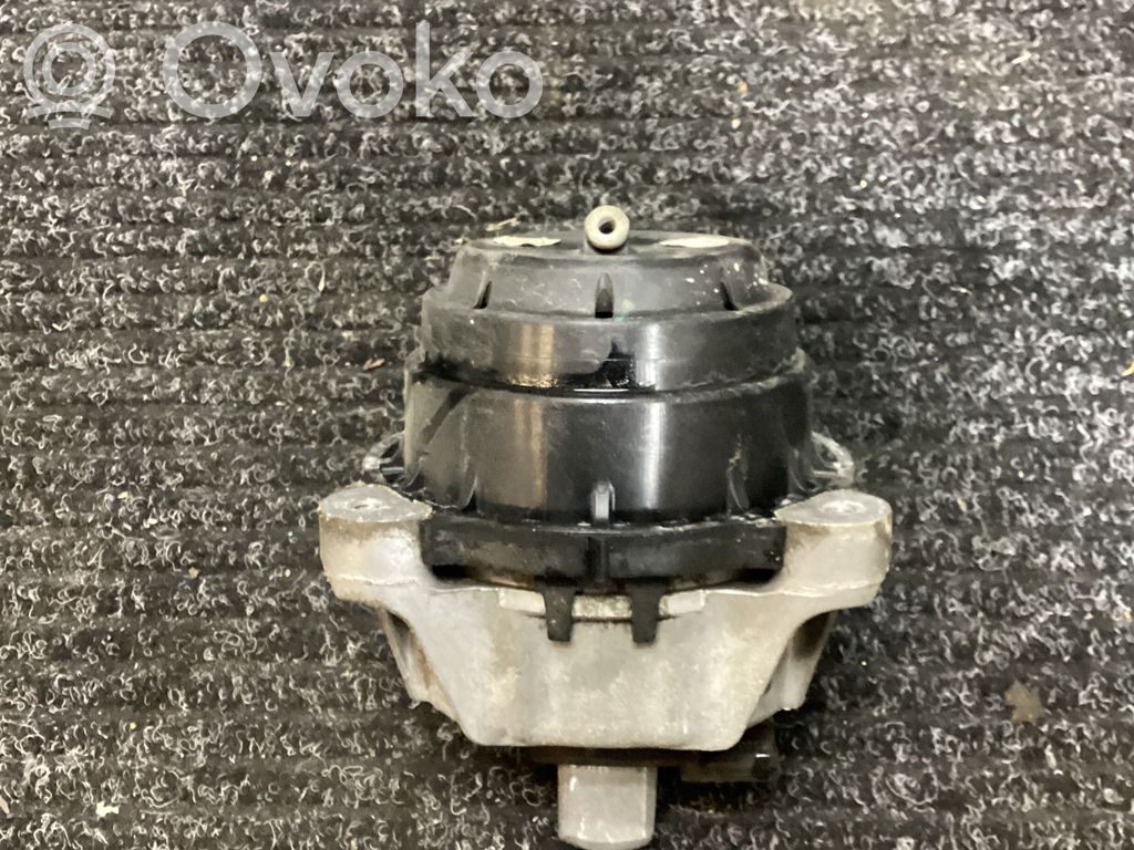 BMW 5 G30 G31 G38 Engine mount bracket 
