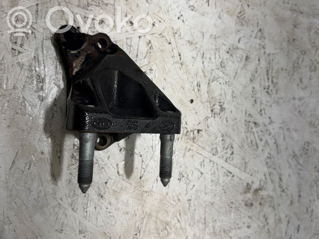 Engine mounting bracket   190410