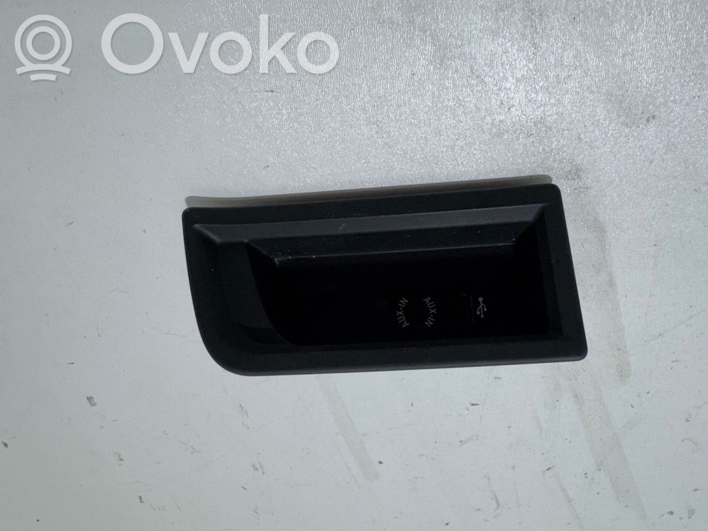 BMW 1 F20 F21 AUX savienotājs 