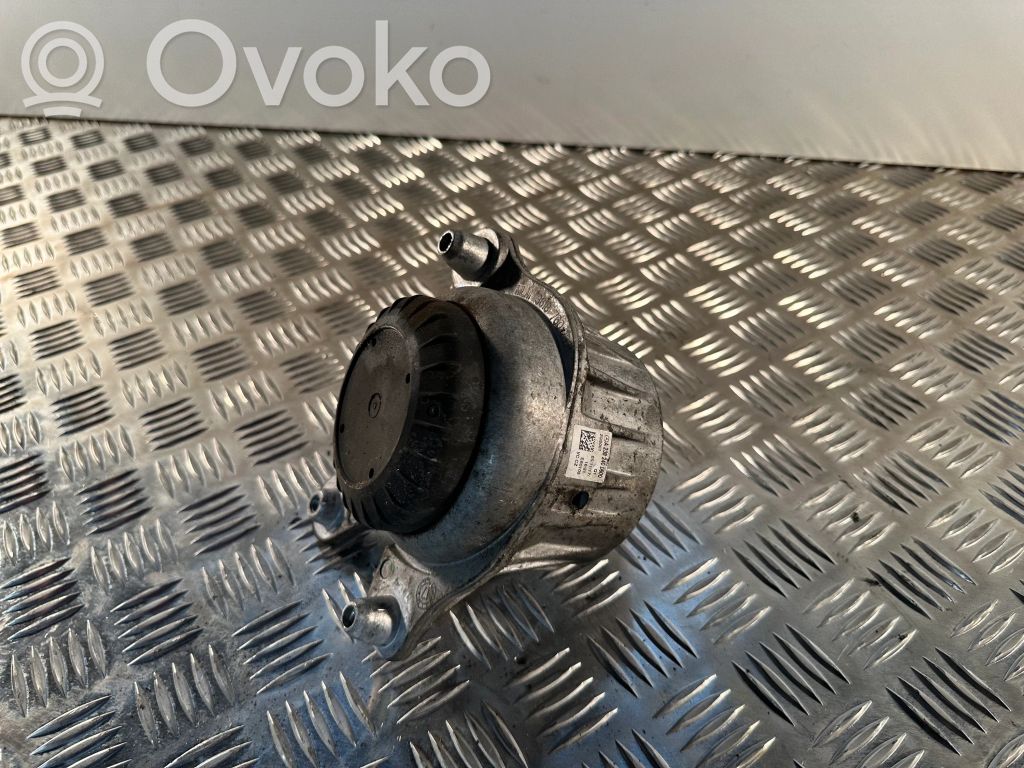 Mercedes-Benz E W238 Engine mount bracket 