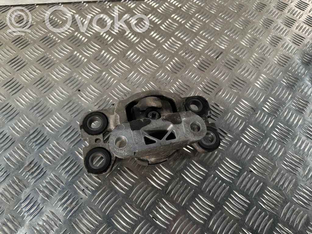 Volvo V60 Engine mount bracket 