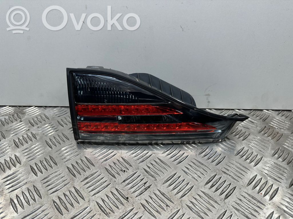 Tailgate rear/tail lights