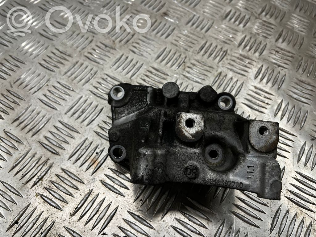Ford Mondeo MK IV Engine mounting bracket 