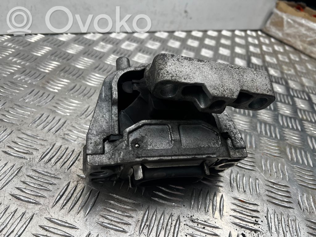 Skoda Octavia Mk2 (1Z) Engine mount bracket 