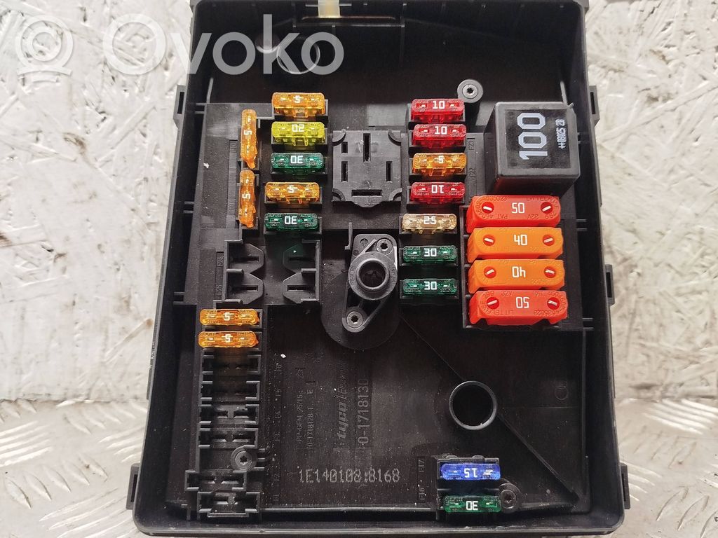 Volkswagen Tiguan Fuse module 