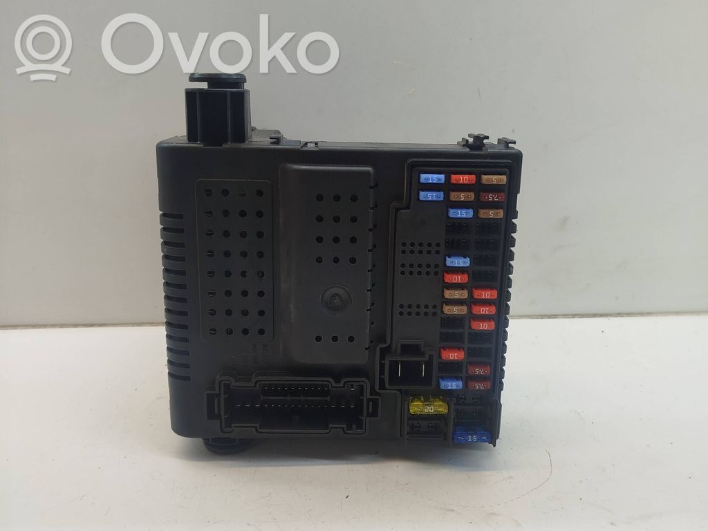 Volvo XC90 Fuse module 