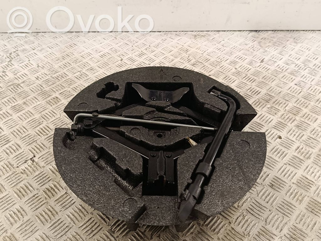 Volvo XC60 Spare wheel mounting bracket 