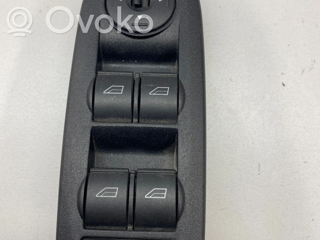 Ford C-MAX I Electric window control switch 