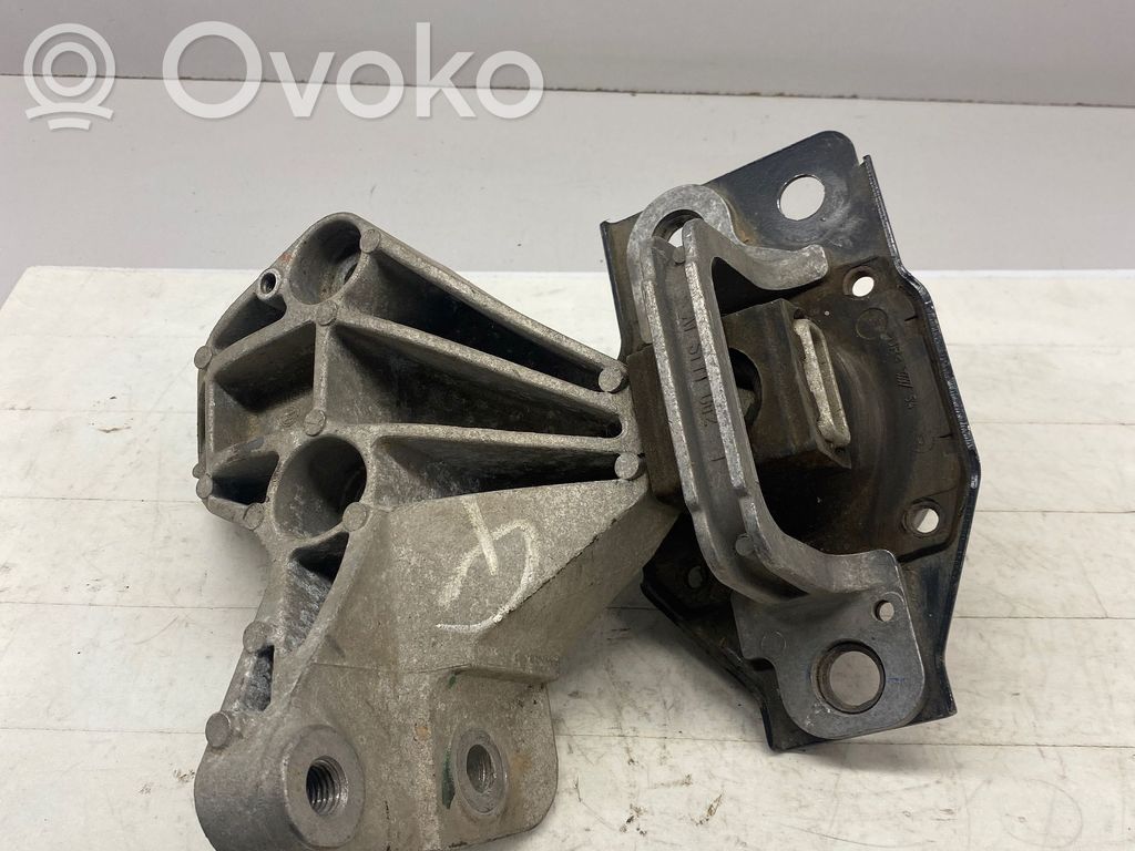 Nissan Qashqai Engine mount bracket 