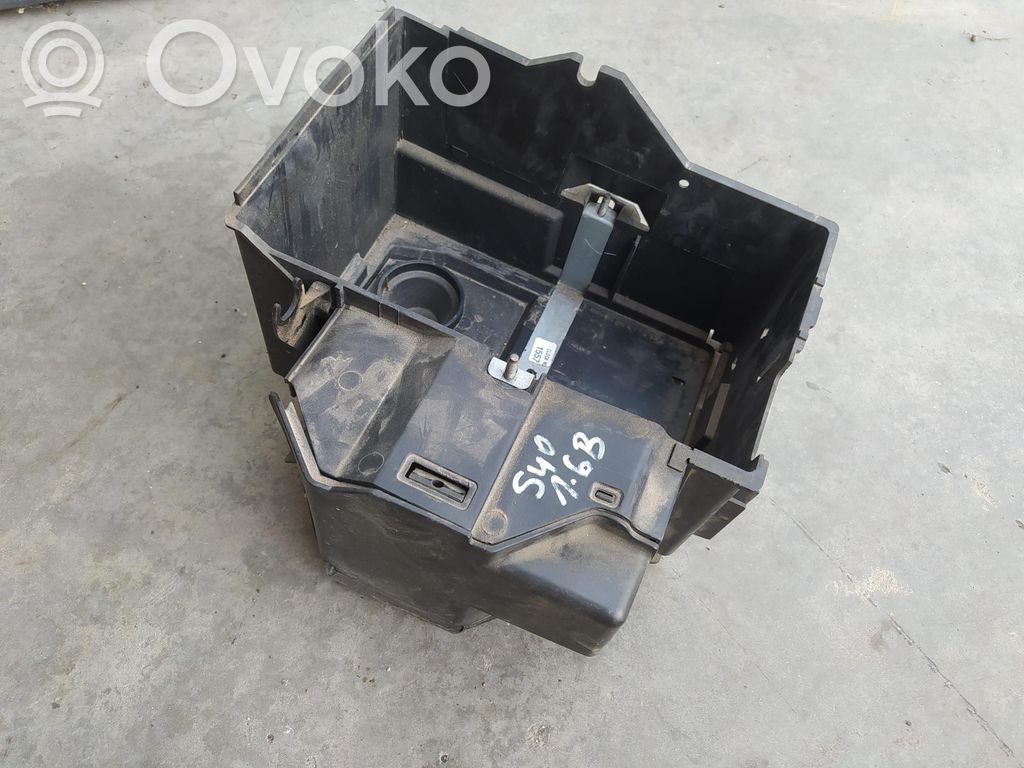Volvo V50 Akkulaatikon alusta 