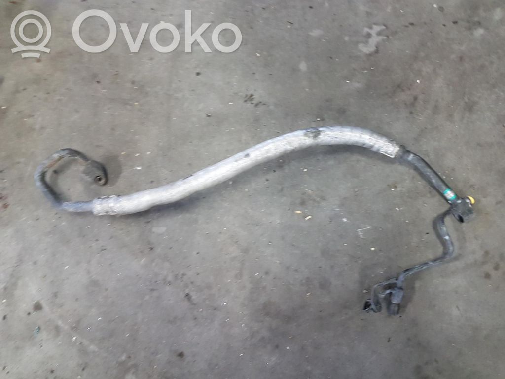BMW 3 E46 Ilmastointilaitteen putki (A/C) 
