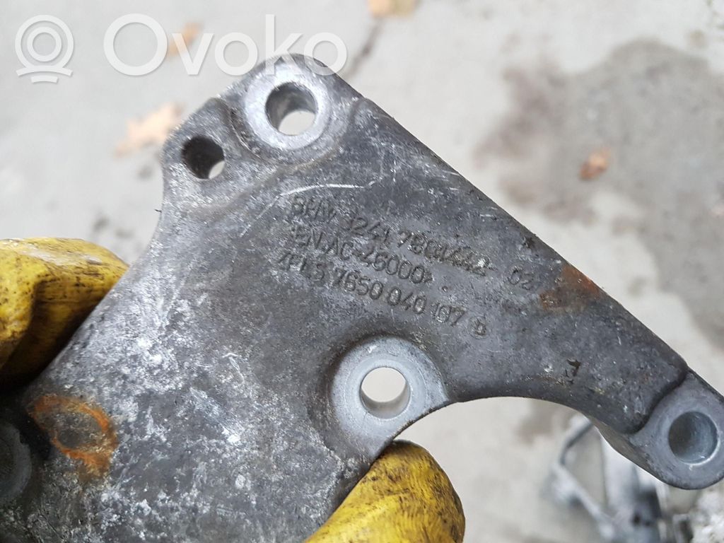 BMW 5 E60 E61 Ohjaustehostimen pumpun kannake 