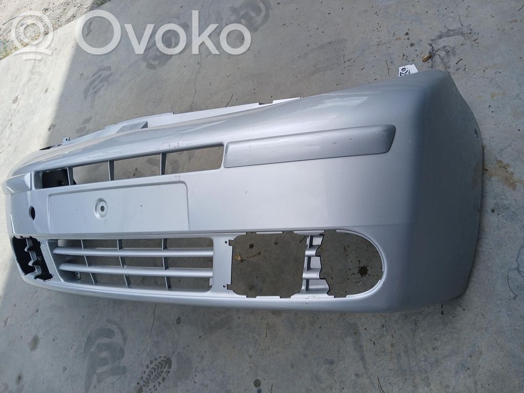 Renault Trafic II (X83) Parachoques delantero 